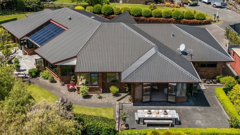 22 Fairview Terrace, Waipahihi, Taupo - Carousel 1