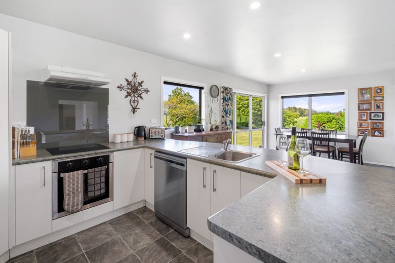 11 Johnsons Road, Parkvale - Carousel 2