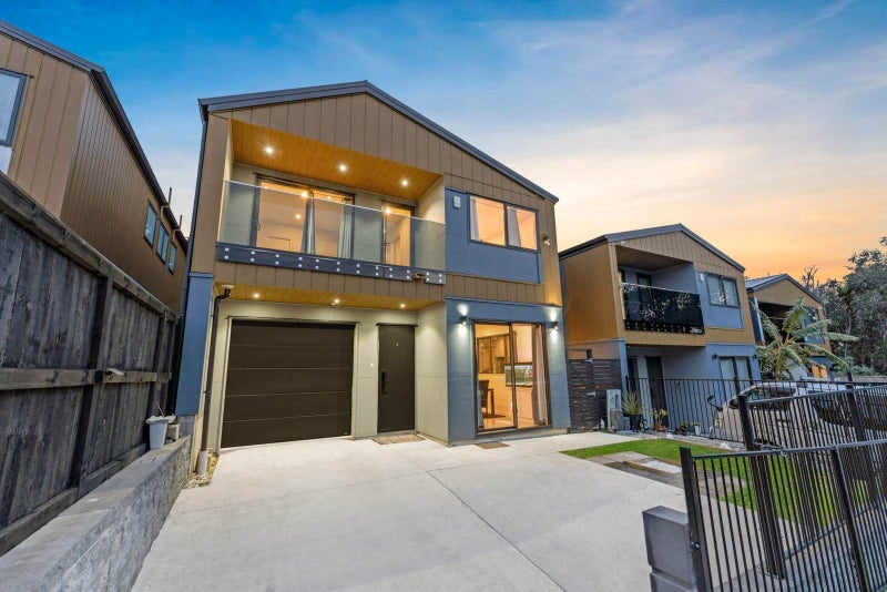 11 Pumau Place, Flat Bush, Auckland - Carousel 1