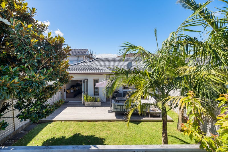 2B The Circle, Manly, Whangaparaoa - Carousel 1