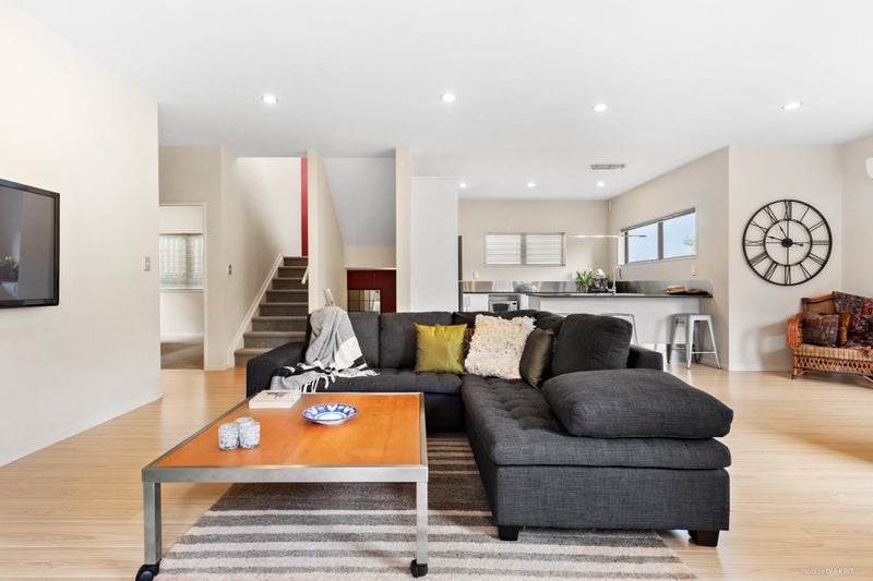 90 Kaipatiki Road, Glenfield, Auckland - Carousel 26