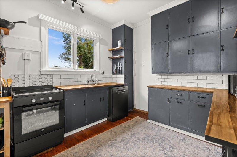 508 Southampton Street West, Hastings, Hastings - Carousel 2