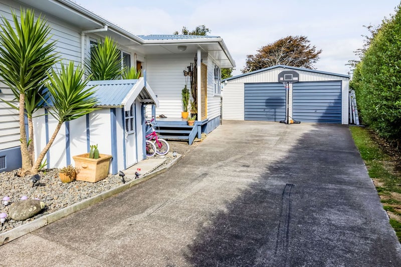 15 Bone Crescent, Hawera - Carousel 2
