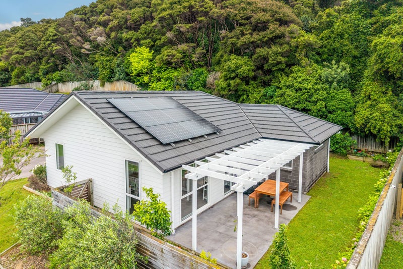15 Banks Boulevard, Whitby, Porirua - Carousel 1