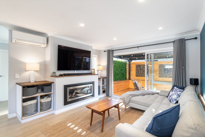 15 Salisbury Crescent, Wallaceville, Upper Hutt - Carousel 2