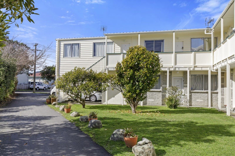 8/19 Pirie Crescent, Moera, Lower Hutt - Carousel 1