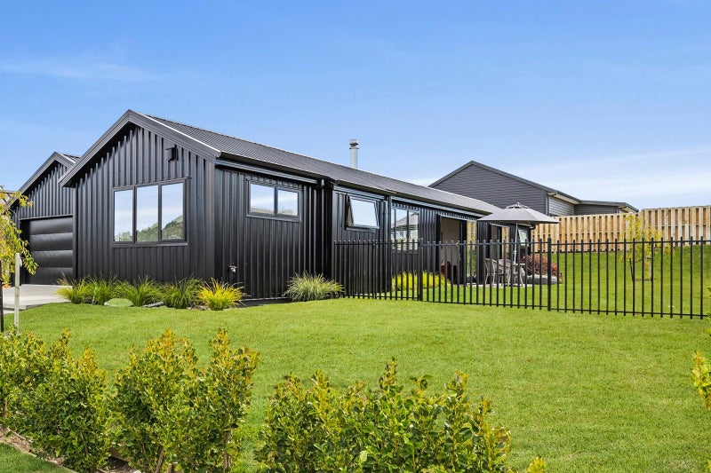 9 Linnburn Road, Wanaka - Carousel 2