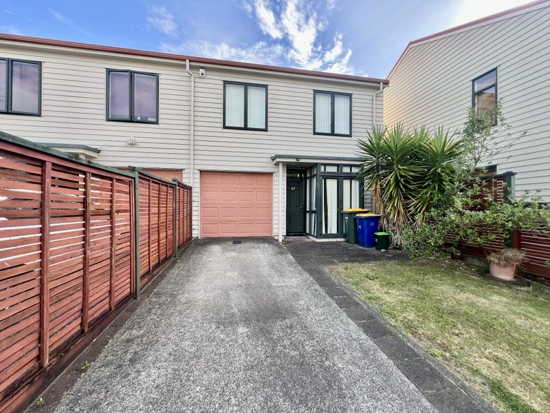 30/1 Ambrico Place, New Lynn, Auckland - Carousel 1