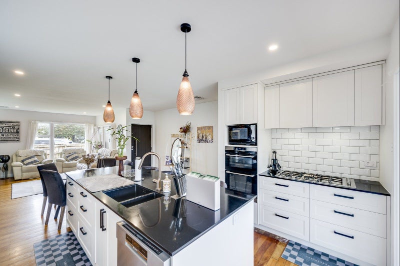 210 Tudor Avenue, Mayfair, Hastings - Carousel 2