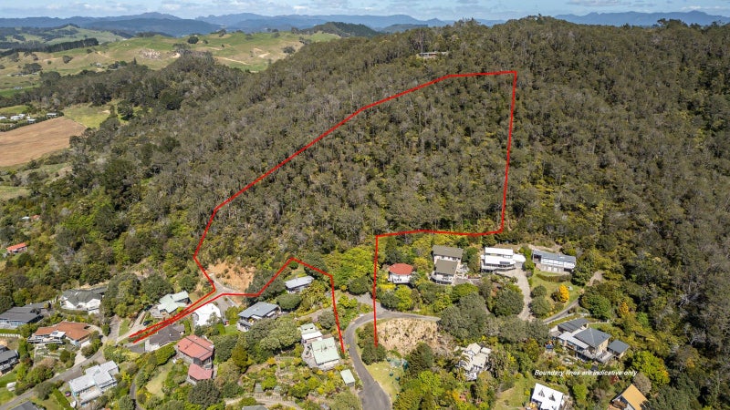 8 Patricia Place, HAHEI, WHITIANGA - Carousel 1