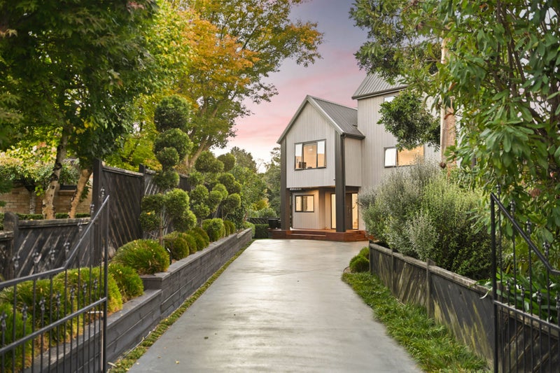 2B Edgecumbe Street, Whitiora, Hamilton - Carousel 1