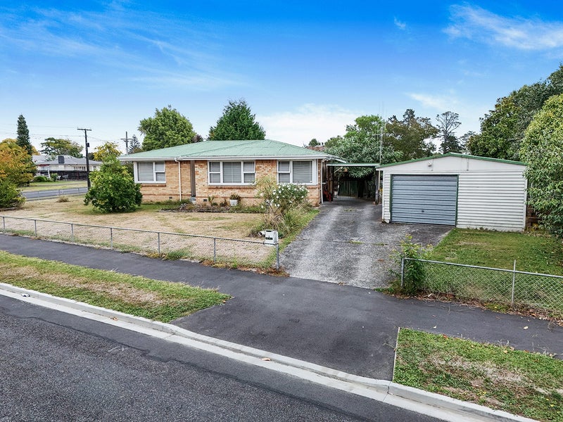 1 Keitha Place, Glenview, Hamilton - Carousel 1