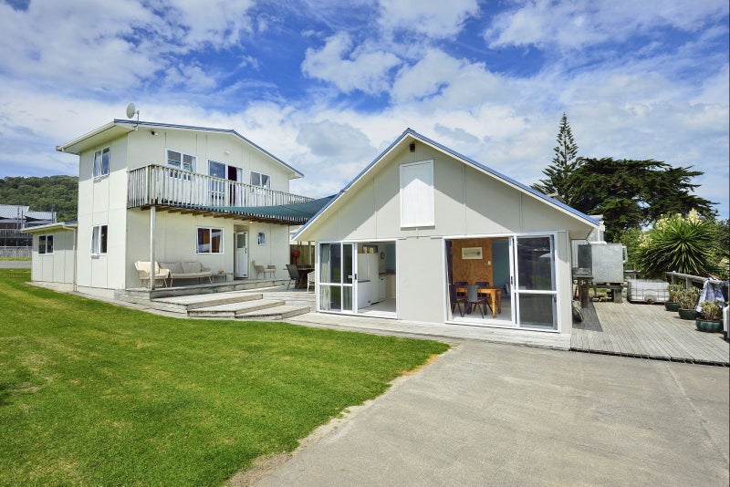 140 Newcastle Street, Māhia - Carousel 2