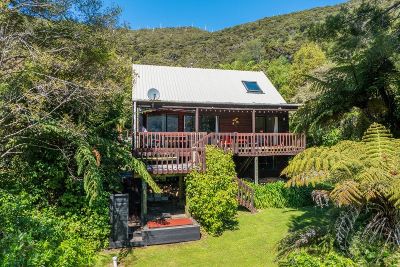 14 Sandy Bay Road, Black Rock, Marlborough Sounds - Carousel 1