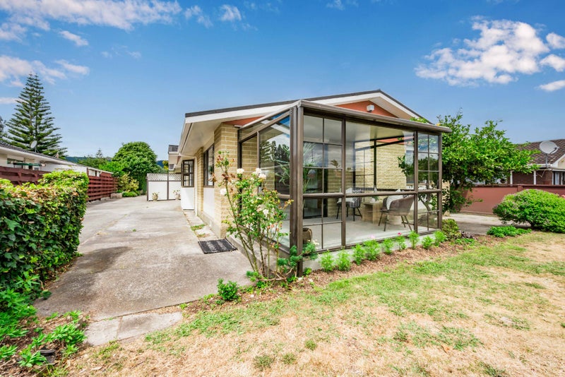 2/100 HILLCREST Road, RAUMATI BEACH, PARAPARAUMU - Carousel 1