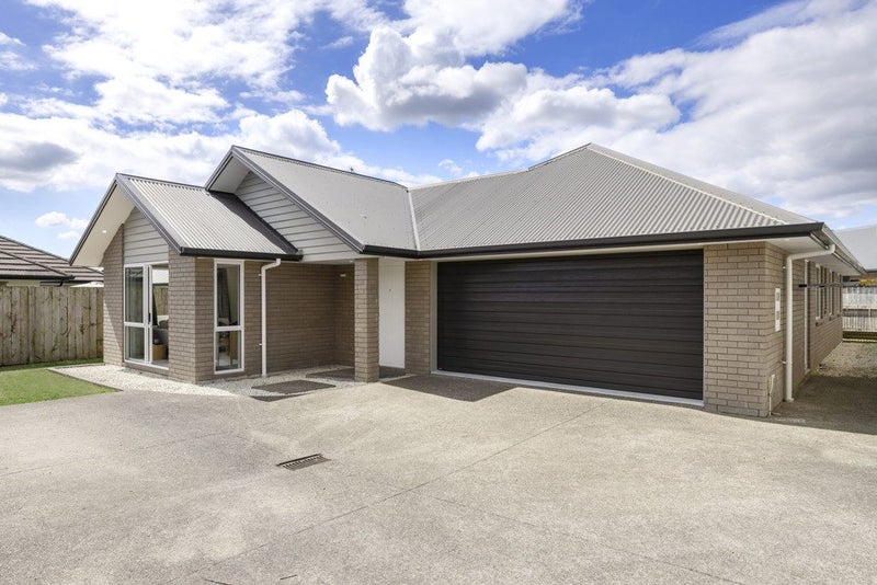 8 Wetherby Road, Flagstaff, Hamilton - Carousel 1