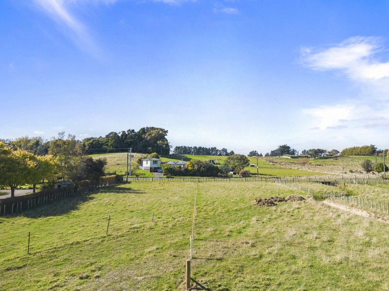 97 Willoughby Street, Halcombe, Halcombe - Carousel 2
