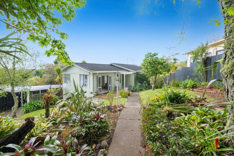 1 Wanita Place, Totara Vale, Auckland - Carousel 1