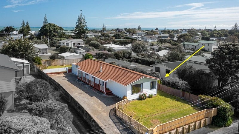 11 Atua Street, Waikanae Beach, Waikanae - Carousel 1