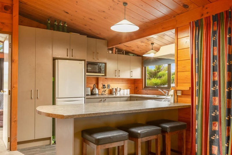 33 Bodmin Terrace, Camborne, Porirua - Carousel 2
