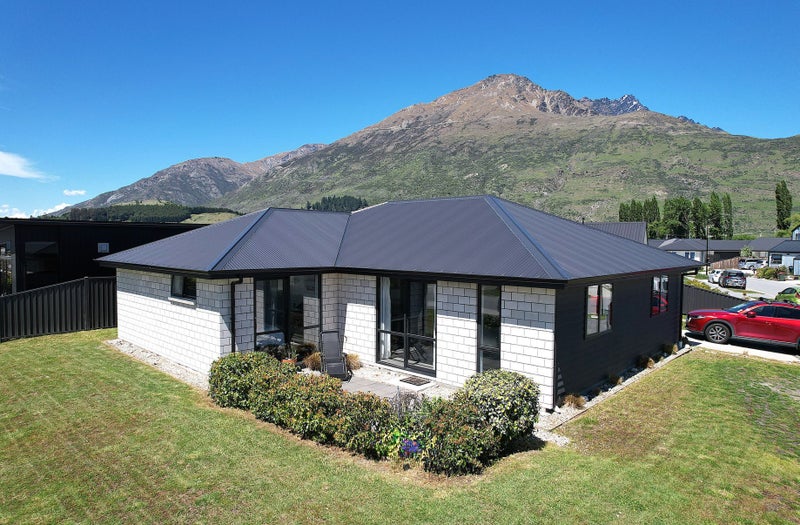 8 Walton Way, Lower Shotover, Queenstown - Carousel 1
