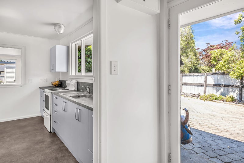 16 Morris Road, Amberley, Amberley - Carousel 2