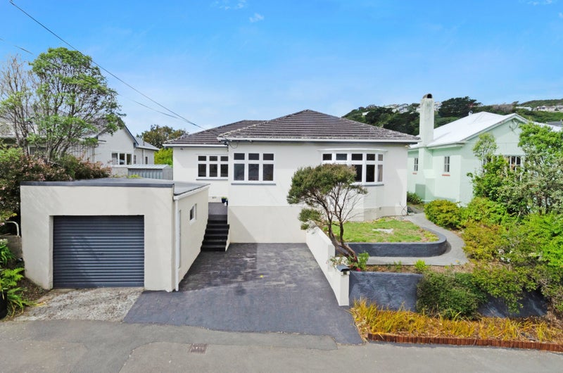 17 Hathaway Avenue, Karori, Wellington - Carousel 1