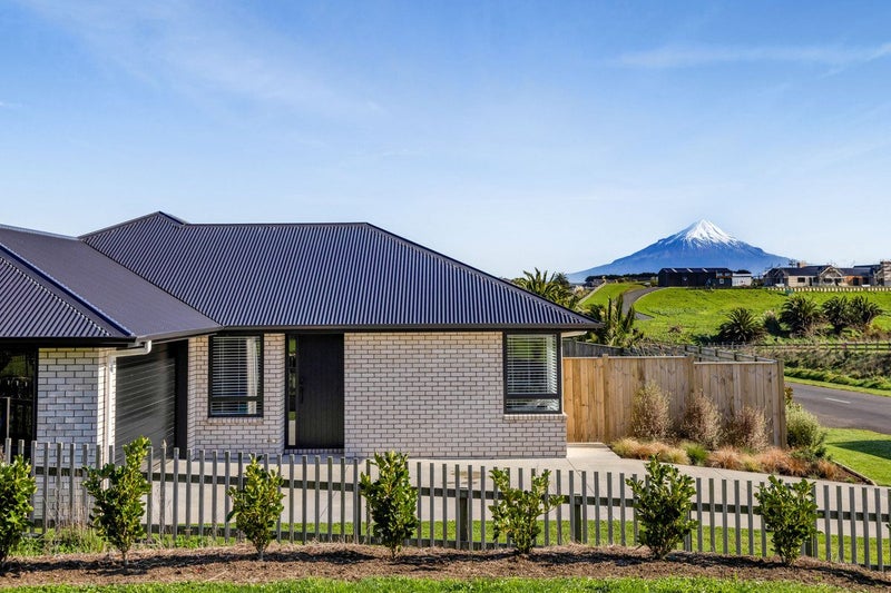 32 Larlin Drive, Hawera - Carousel 2