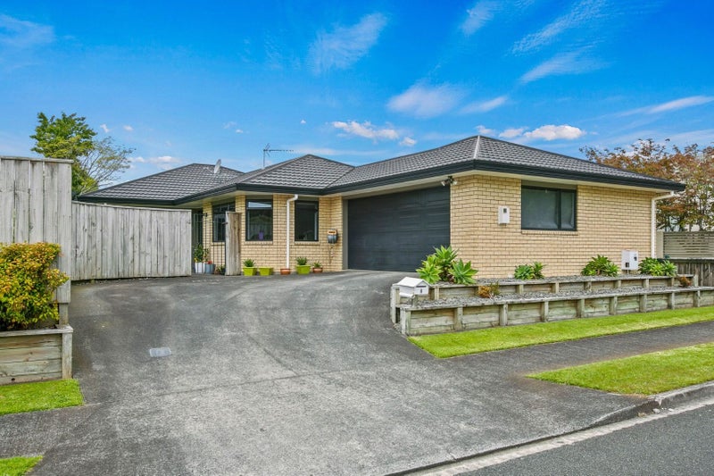 4 Maple Crescent, Whalers Gate, New Plymouth - Carousel 2