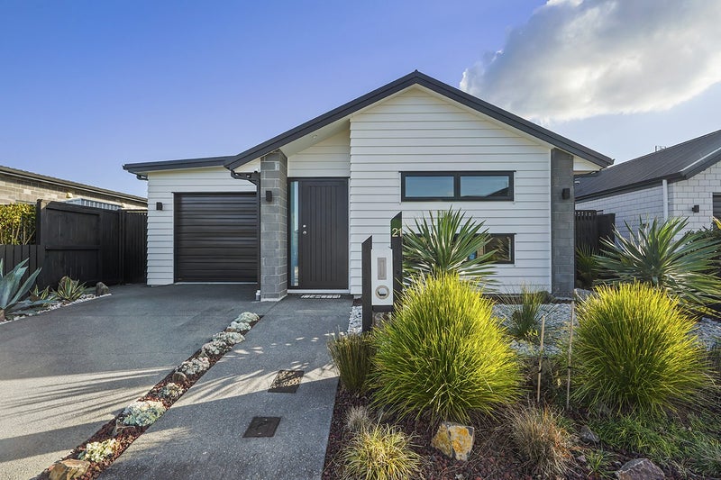 21 Naismith Street, Chartwell, Hamilton - Carousel 1