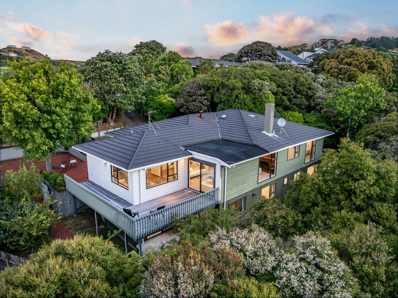 20 Exploration Way, Whitby, Porirua - Carousel 1