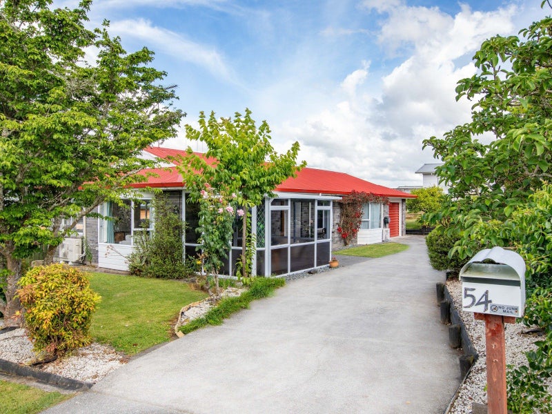 54 Lansdowne Crescent, Glenview, Hamilton - Carousel 2