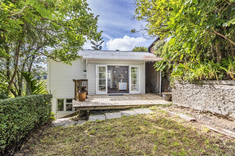 14 Mount Pleasant Road, Aro Valley, Wellington - Carousel 1