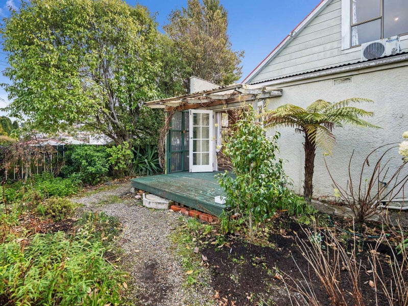 21 Neidpath Road, The Glen, Dunedin - Carousel 1