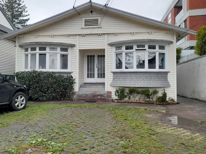 8 Huntly Avenue, Grafton, Auckland - Carousel 1