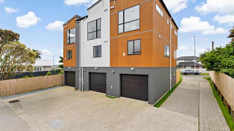 7/300 Great North Road, Henderson, Auckland - Carousel 1