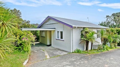 5 Lyons Avenue, Murrays Bay, Auckland - Carousel 1