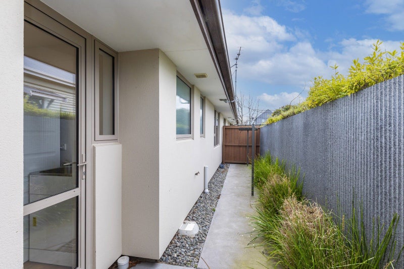 2/28 Oxley Avenue, St Albans, Christchurch - Carousel 17