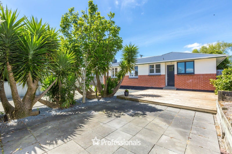 23 Charles Street, Clouston Park, Upper Hutt - Carousel 1