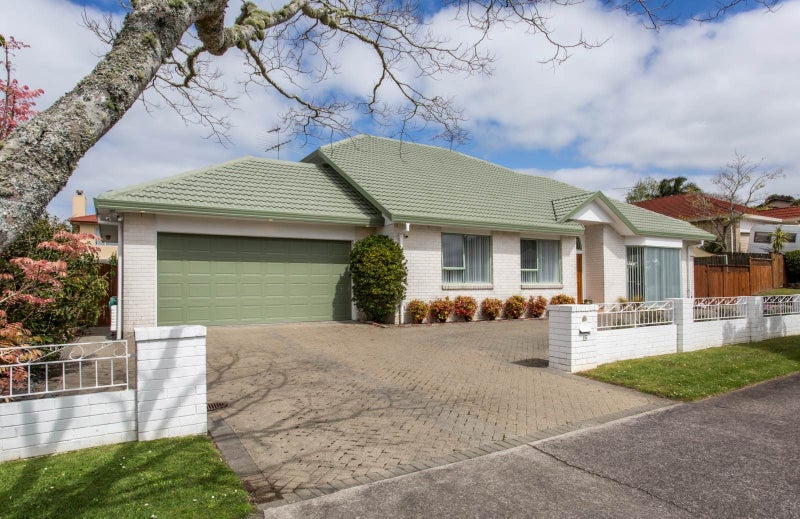 15 Te Hoe Grove, Pinehill, Auckland - Carousel 1