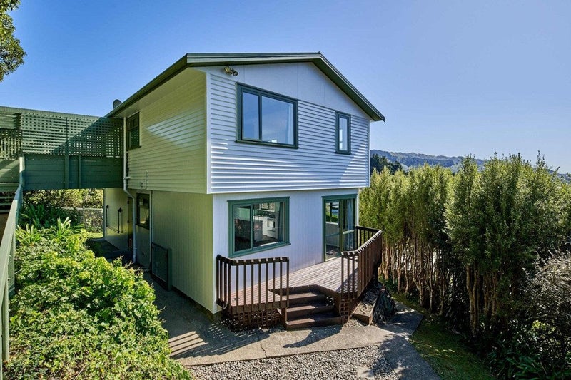 1A Sunrise Blvd, Tawa, Wellington - Carousel 1