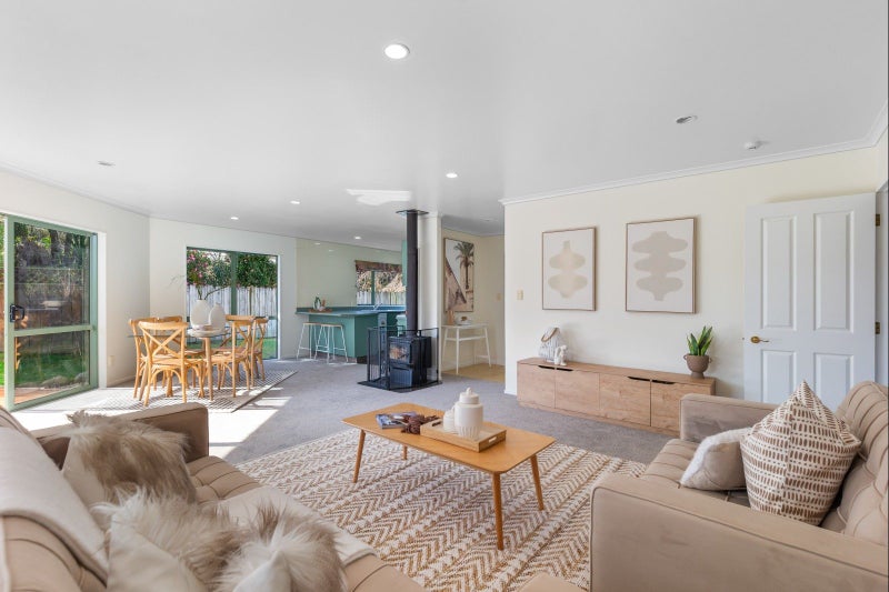 13 Homewood Avenue, Levin, Levin - Carousel 1