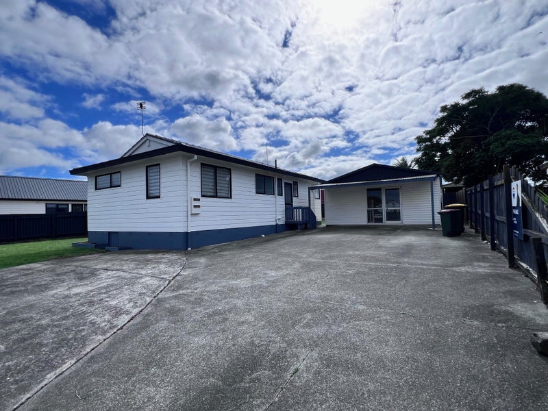 8 Jodie Place, Flat Bush, Auckland - Carousel 1
