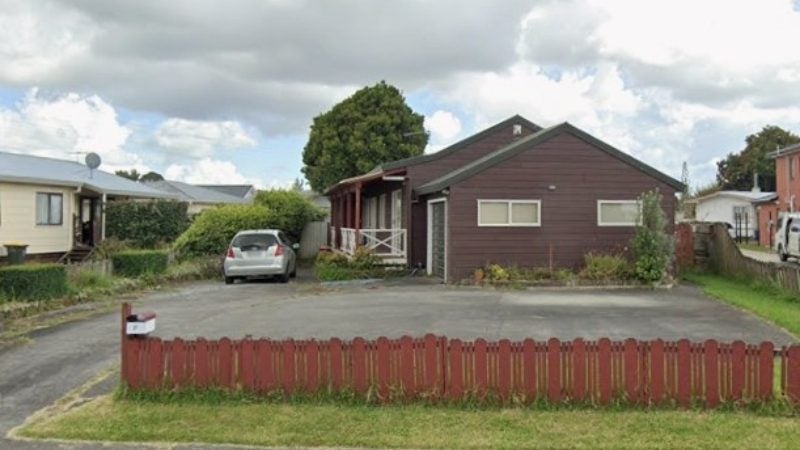 17 Edgewater Drive, Pakuranga, Auckland - Carousel 1