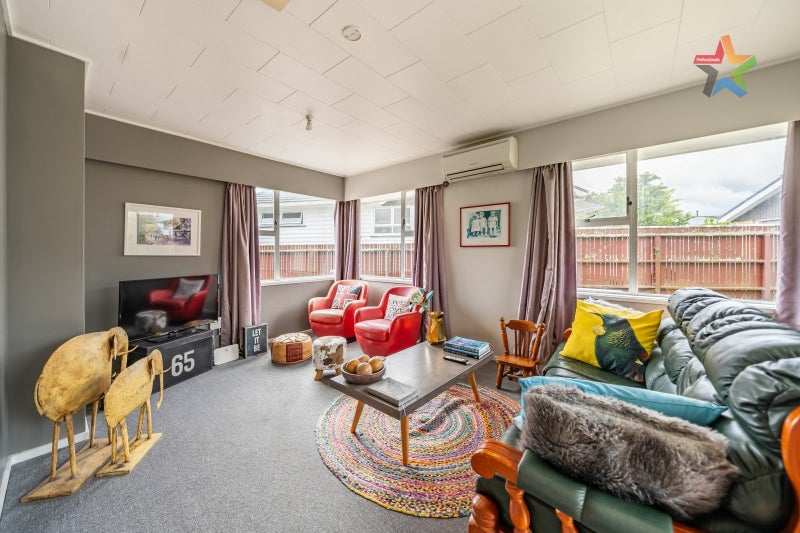 2/8 Ferretti GR, Avalon, Lower Hutt - Carousel 2