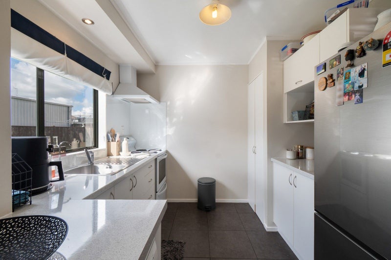 38 Dahlstrom Grove, Kelvin Grove, Palmerston North - Carousel 2
