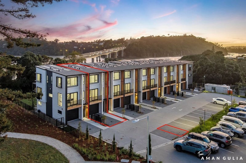 20 Beach Road, Te Atatu Peninsula, Auckland - Carousel 1