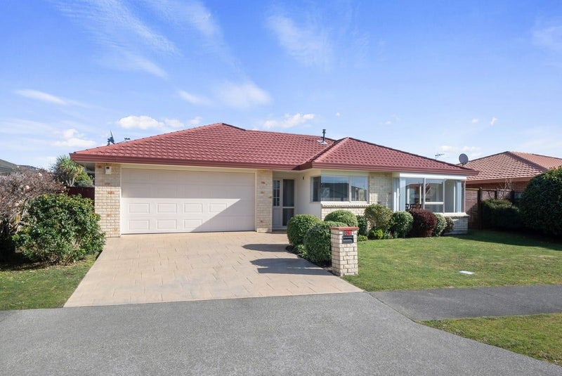 86 Guildford Drive, Paraparaumu, Paraparaumu - Carousel 1