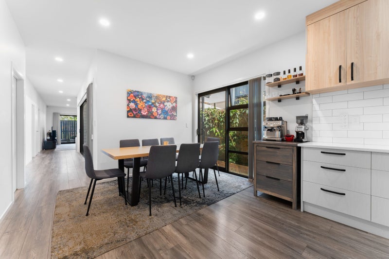 7 Tapuwae Way, Mangere Bridge, Auckland - Carousel 2