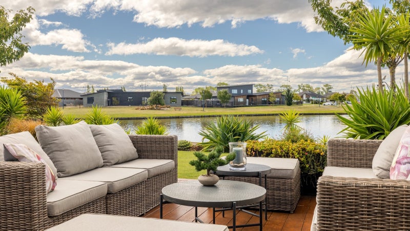 67 The Esplanade, Pegasus, Pegasus - Carousel 1